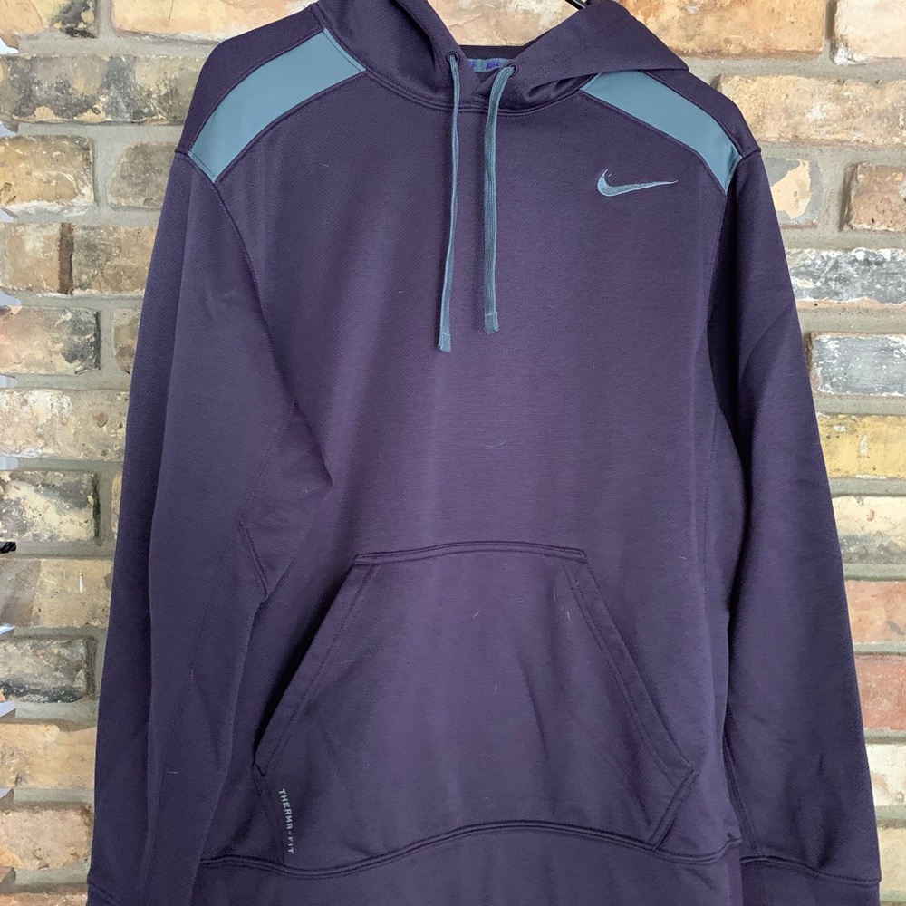 Nike therma fit sweatshirt, size M